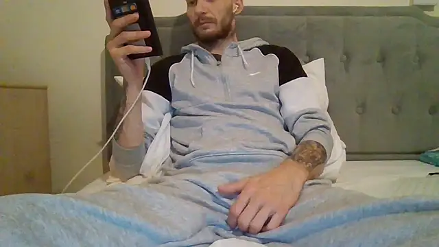 feetlovrr94 online show from April 16, 12:00 am