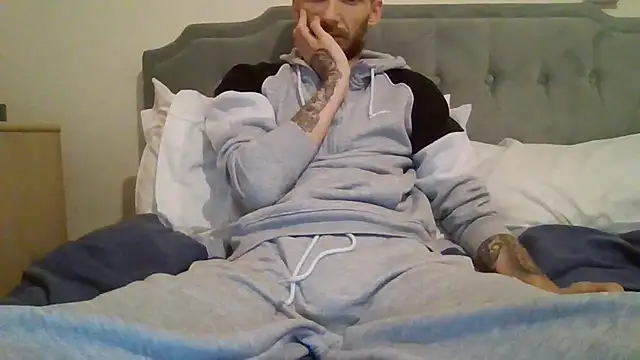 feetlovrr94 online show from April 17, 2:20 pm