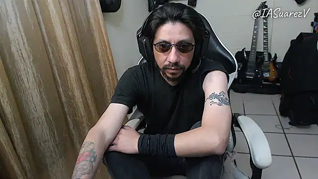 IASuarezV online show from April 7, 11:32 am