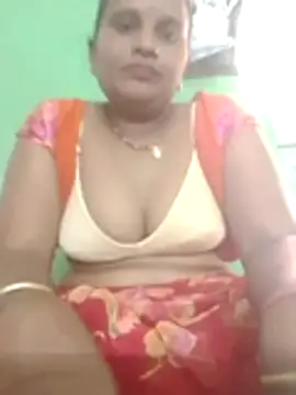 Snapshot of Shivani09900 chatting on May 25, 3:23 am Shivani09900 online show from May 25, 3:23 am