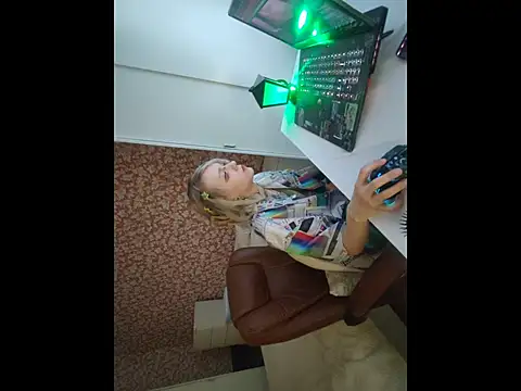 StijenaHunt online show from April 14, 1:28 pm