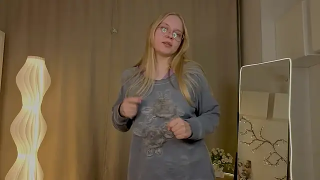 AlicaCohill online show from April 2, 7:11 pm