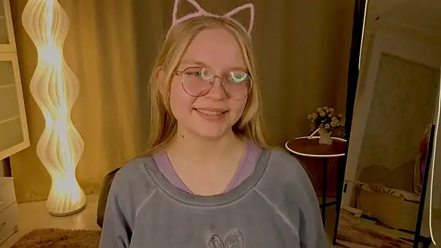 AlicaCohill online show from April 4, 7:11 pm