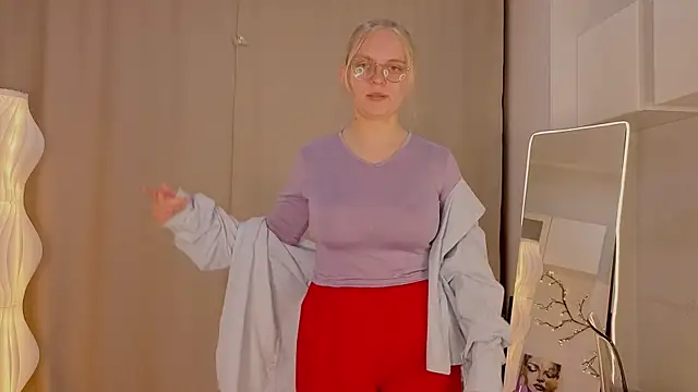 AlicaCohill online show from April 15, 7:10 pm