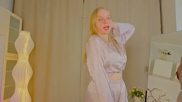 AlicaCohill online show from April 18, 7:07 pm