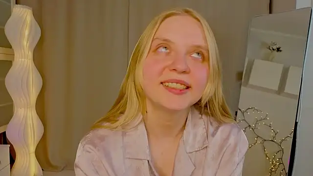 AlicaCohill online show from April 18, 7:58 pm