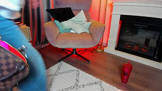 AvalonWest online show from April 13, 1:11 am