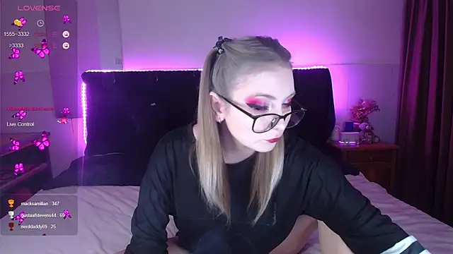 ammyska online show from April 13, 2:39 am