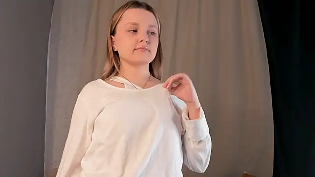 LorriMonz online show from April 18, 1:20 am