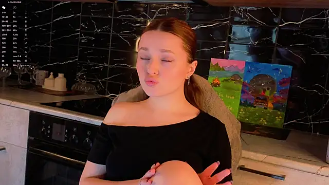LorriMonz online show from May 29, 1:47 am