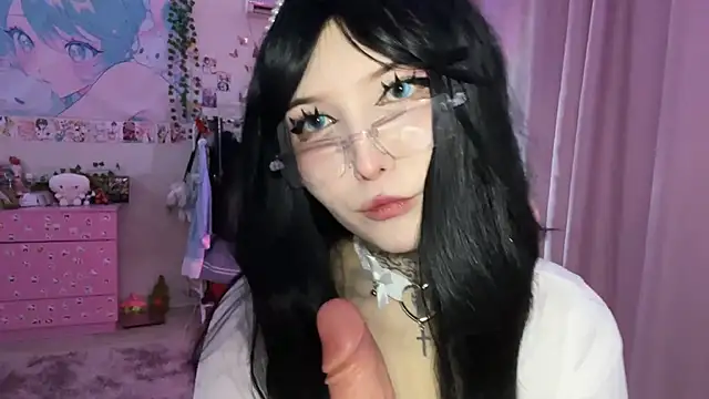 ToxiraLuneX online show from April 11, 3:38 pm