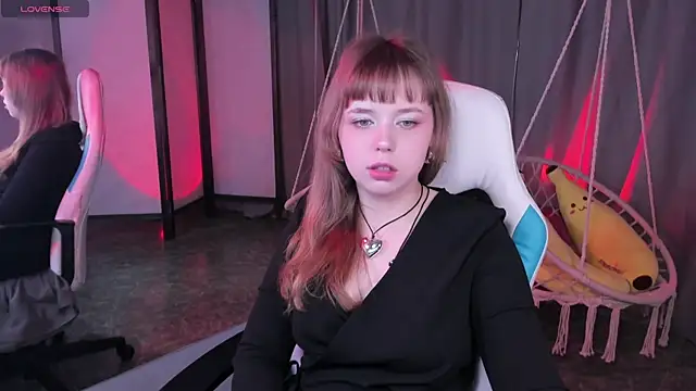 LeonaHicks online show from April 12, 6:07 am