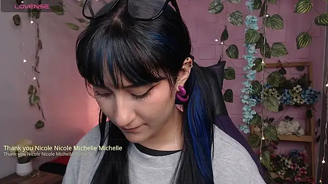 eyes moonn online show from April 11, 3:55 am