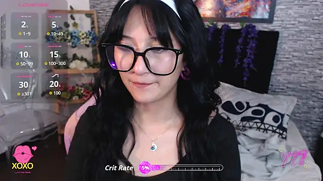 Snapshot of eyes_moonn chatting on May 11, 11:38 am eyes moonn online show from May 11, 11:38 am