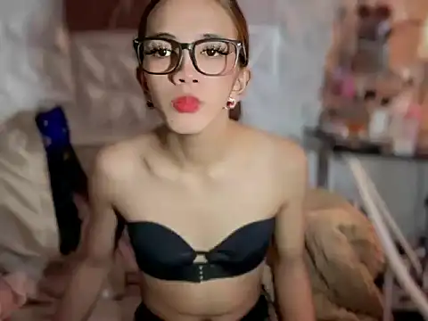 Leijona Milker online show from April 8, 10:04 am