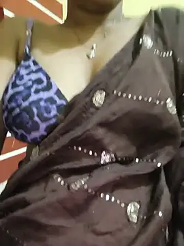 Snapshot of Rubina_Love chatting on June 5, 11:10 pm Rubina Love online show from June 5, 11:10 pm