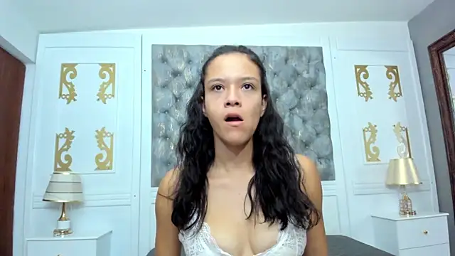 LunaWarner18 online show from April 4, 1:52 pm