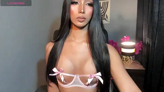 xEllaineCumsLotx online show from April 6, 8:37 am