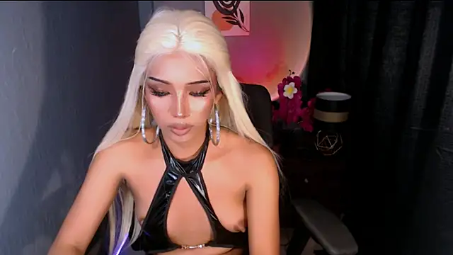 Snapshot of xEllaineCumsLotx chatting on May 2, 4:45 pm xEllaineCumsLotx online show from May 2, 4:45 pm