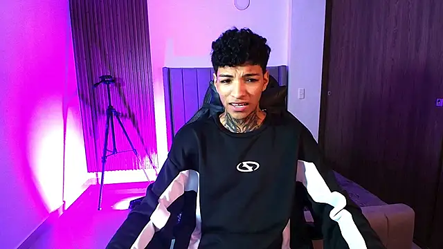 im Usuga online show from April 6, 11:33 am