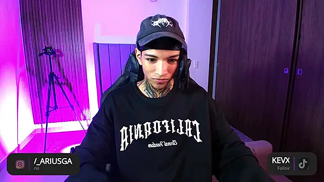 im Usuga online show from April 7, 12:27 pm