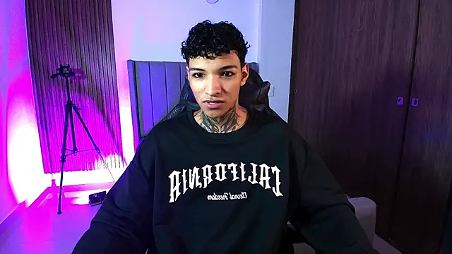 im Usuga online show from April 8, 8:25 am