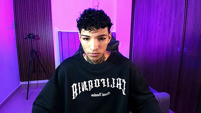 im Usuga online show from April 10, 8:30 am