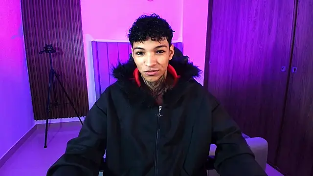 im Usuga online show from April 13, 8:31 am