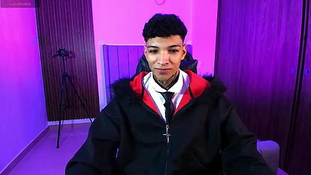 im Usuga online show from April 14, 3:45 am