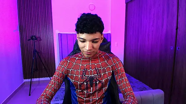 im Usuga online show from April 15, 4:30 am