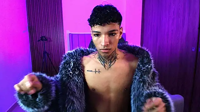 im Usuga online show from April 16, 8:04 am