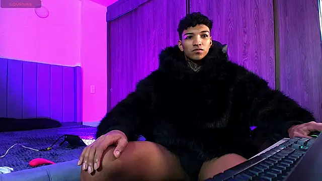 im Usuga online show from April 17, 8:17 am