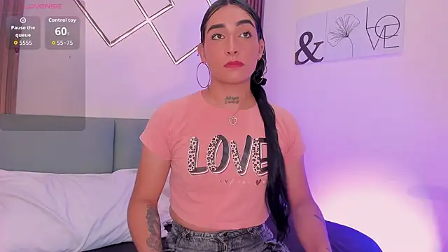 Skarlet Ruiz  online show from April 7, 7:03 pm