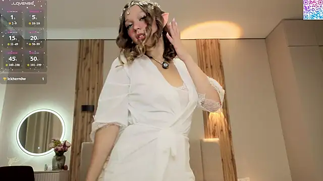 Snapshot of lunar_ameli chatting on July 5, 4:19 am lunar ameli online show from July 5, 4:19 am