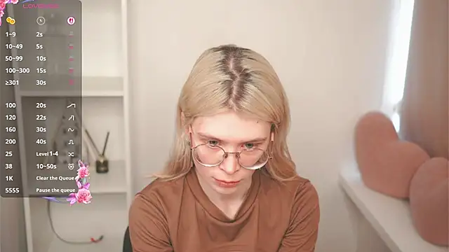 CarleySuski online show from April 9, 6:19 am