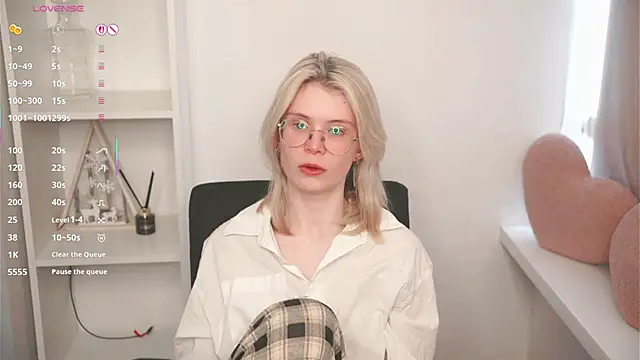 CarleySuski online show from April 10, 5:23 am