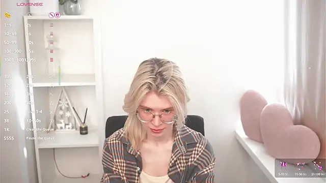 CarleySuski online show from April 14, 5:02 am