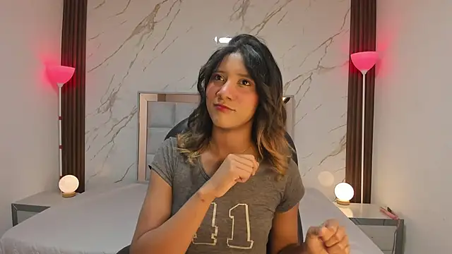 EsperanzaMora online show from April 15, 11:50 am