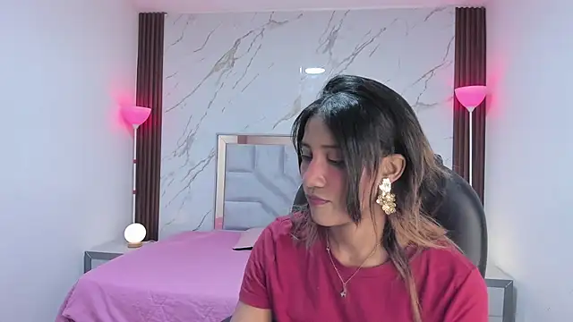 EsperanzaMora online show from April 17, 11:46 am