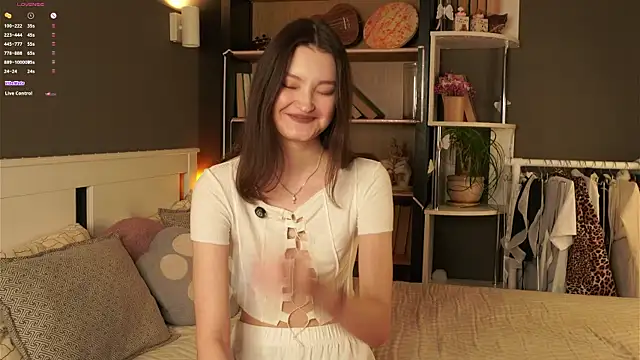 GussieGoold online show from April 6, 11:44 am