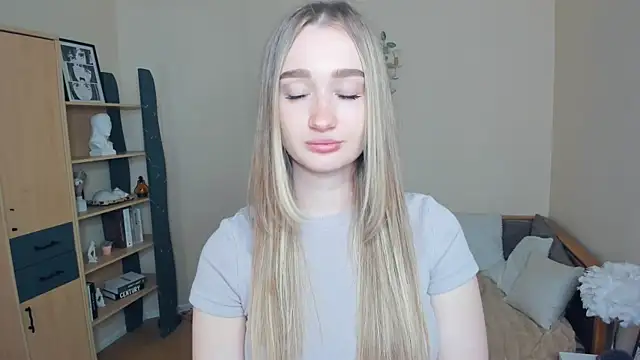 VioletteClaire online show from May 24, 7:57 am