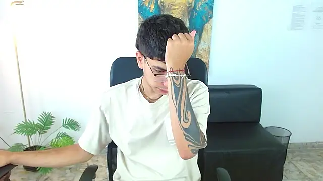 maax 18 online show from March 28, 1:33 pm