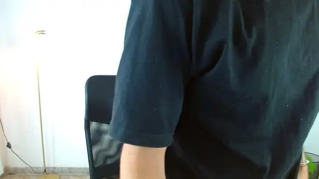 maax 18 online show from March 30, 1:34 pm