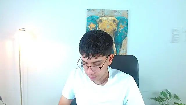 maax 18 online show from April 1, 1:52 pm