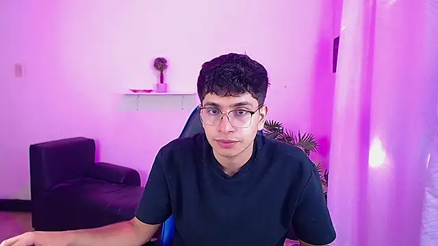 maax 18 online show from April 6, 1:34 pm