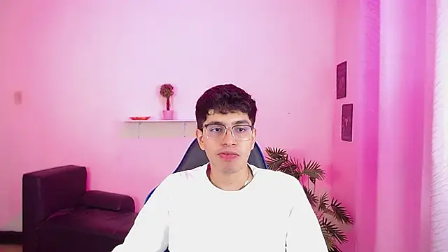 maax 18 online show from April 8, 1:44 pm