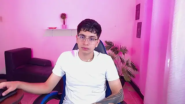 maax 18 online show from April 9, 1:49 pm