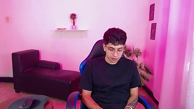 maax 18 online show from April 10, 1:49 pm