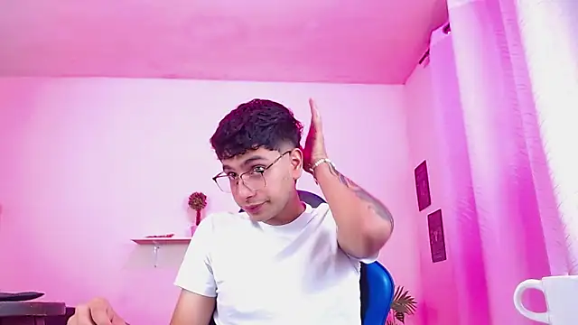 maax 18 online show from April 12, 1:49 pm