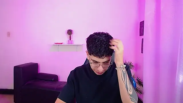 maax 18 online show from April 13, 1:49 pm